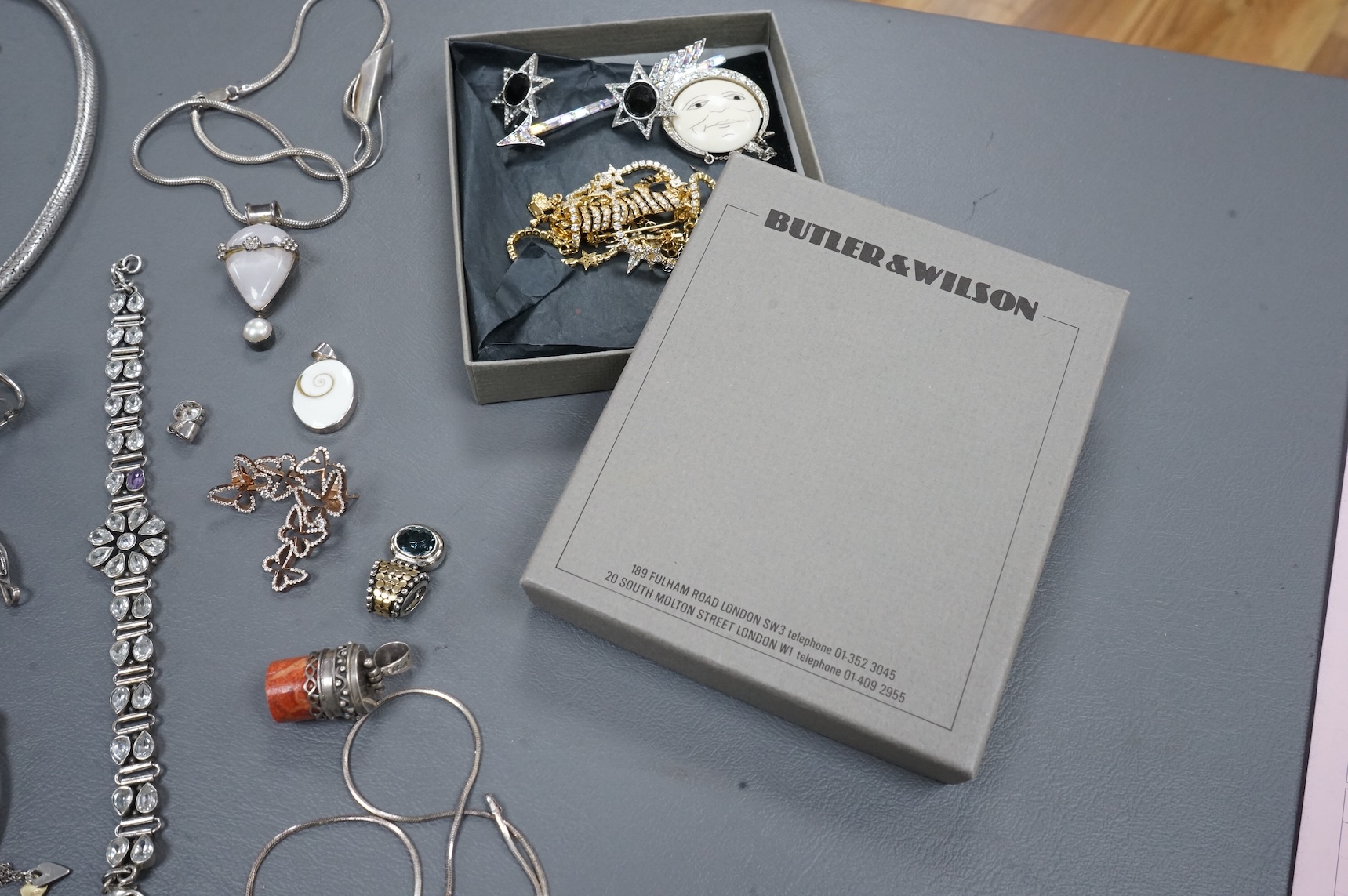 A quantity of assorted modern, silver, 925 and white metal jewellery, together with Butler & Wilson costume jewellery.